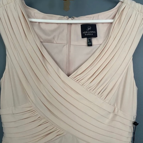 Beautiful evening gown - Picture 2 of 5